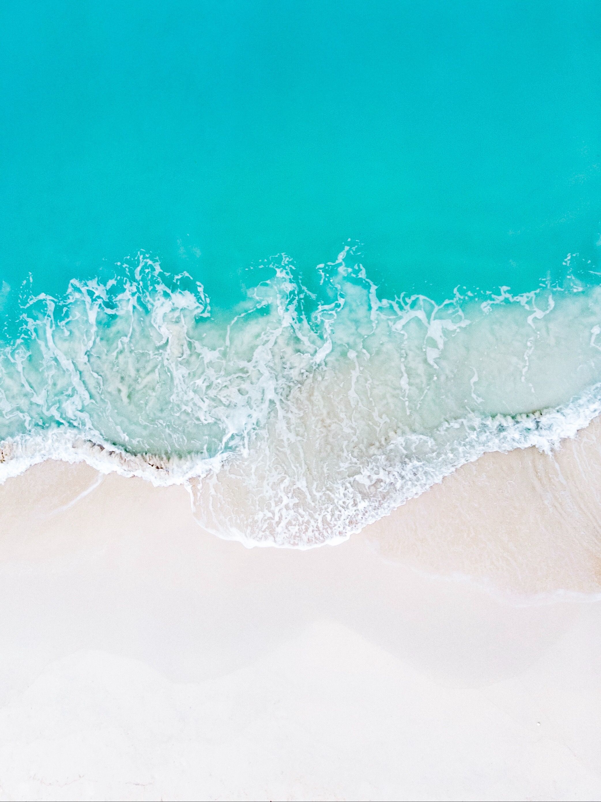 Hình nền sóng biển sắc nét sẽ khiến bạn muốn đến ngay để thưởng thức một mùa hè hoàn hảo. Những làn sóng xanh biếc kết hợp với nền nước trong suốt tạo thành một khung cảnh đầy sức mạnh và hoang dại. Hãy cùng khám phá vẻ đẹp sức mạnh này trong hình nền sóng biển sắc nét của bạn.