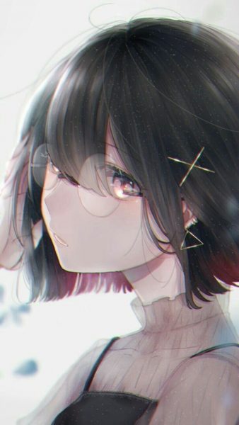Hình ảnh anime mát mẻ của một người phụ nữ với cặp kính trắng