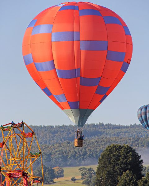 Heißluftballon und Kreisverkehr