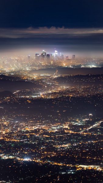 Stadthintergrundbild bei Nacht von oben gesehen