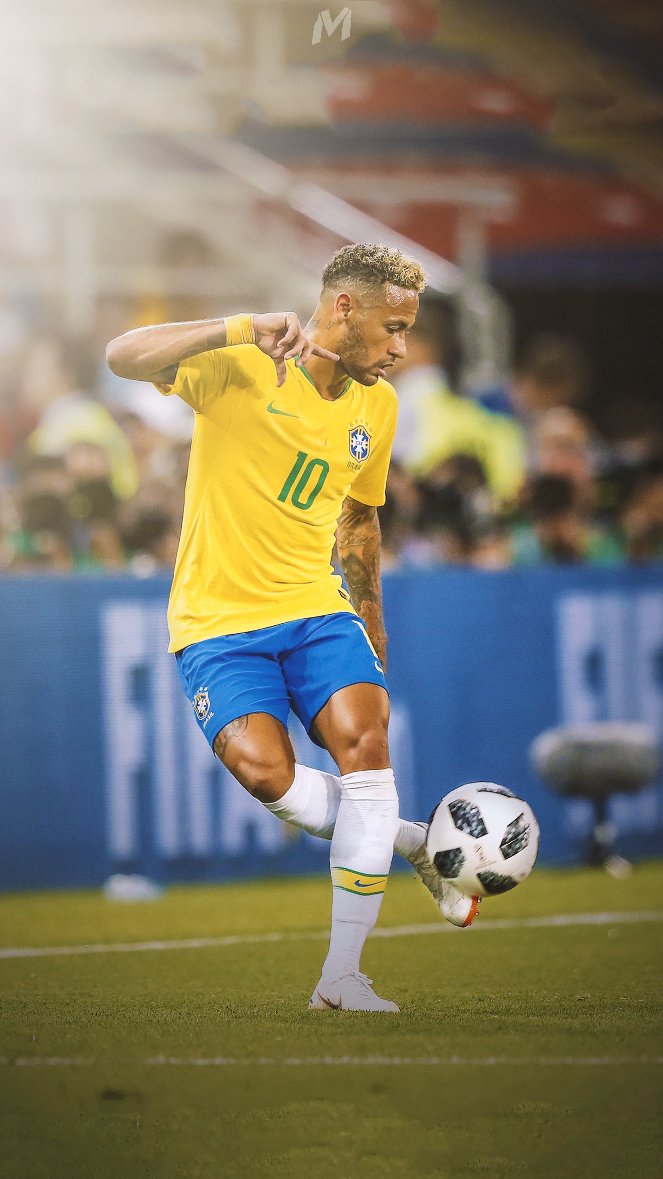 Neymar đốn tim với nụ cười thiên thần tự nhận mình đẹp trai hơn CR7