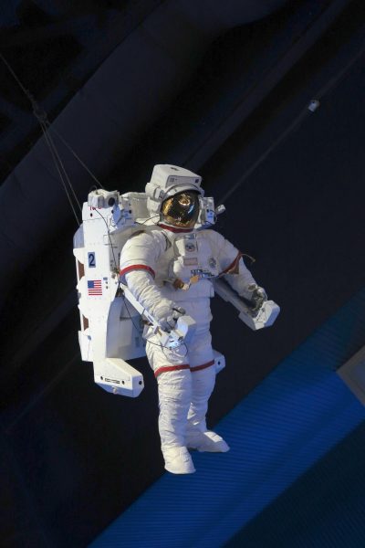 Foto von Astronauten, die im Weltraum fliegen