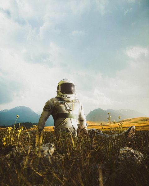 Foto von Astronauten in schöner Landschaft