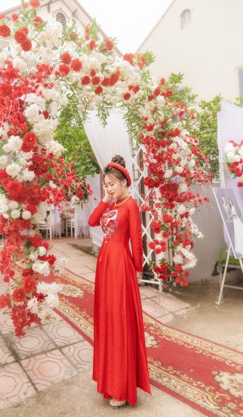 Thiếu nữ Trung Quốc xinh đẹp diện váy 