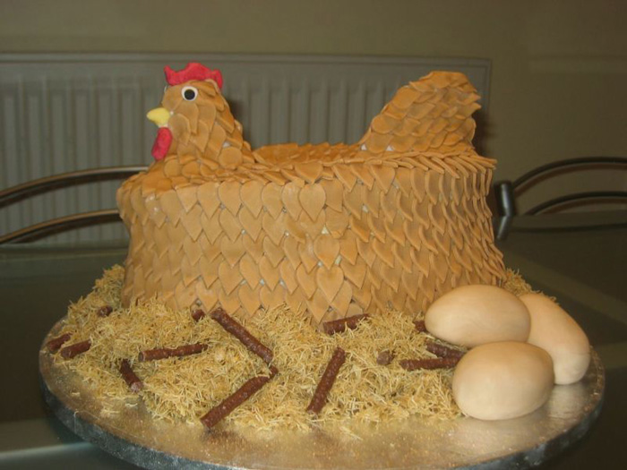 Bánh sinh nhật con gà cho người tuổi Dậu con gà đẻ trứng