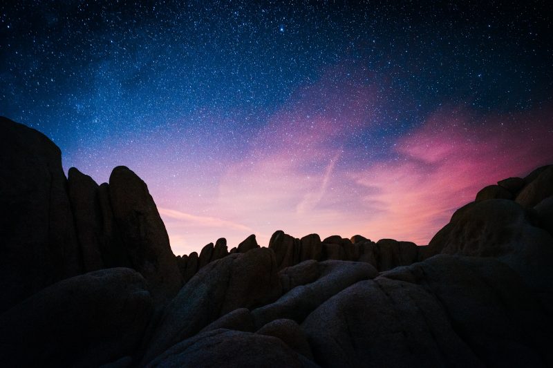 Download ảnh nền 4K dãy núi và bầu trời sao dải thiên hà