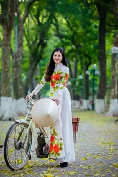 hình ảnh gái xinh mặc áo dài ngồi trên xe đạp