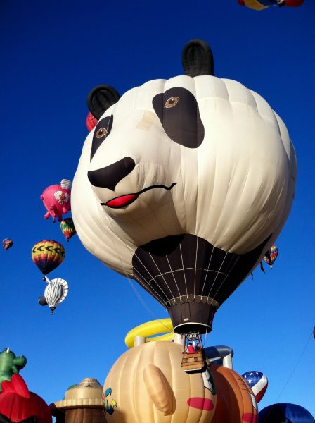 Pandaförmiger Heißluftballon