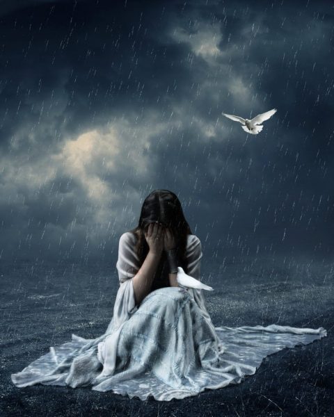 Trauriges, einsames Bild, das im Regen weint
