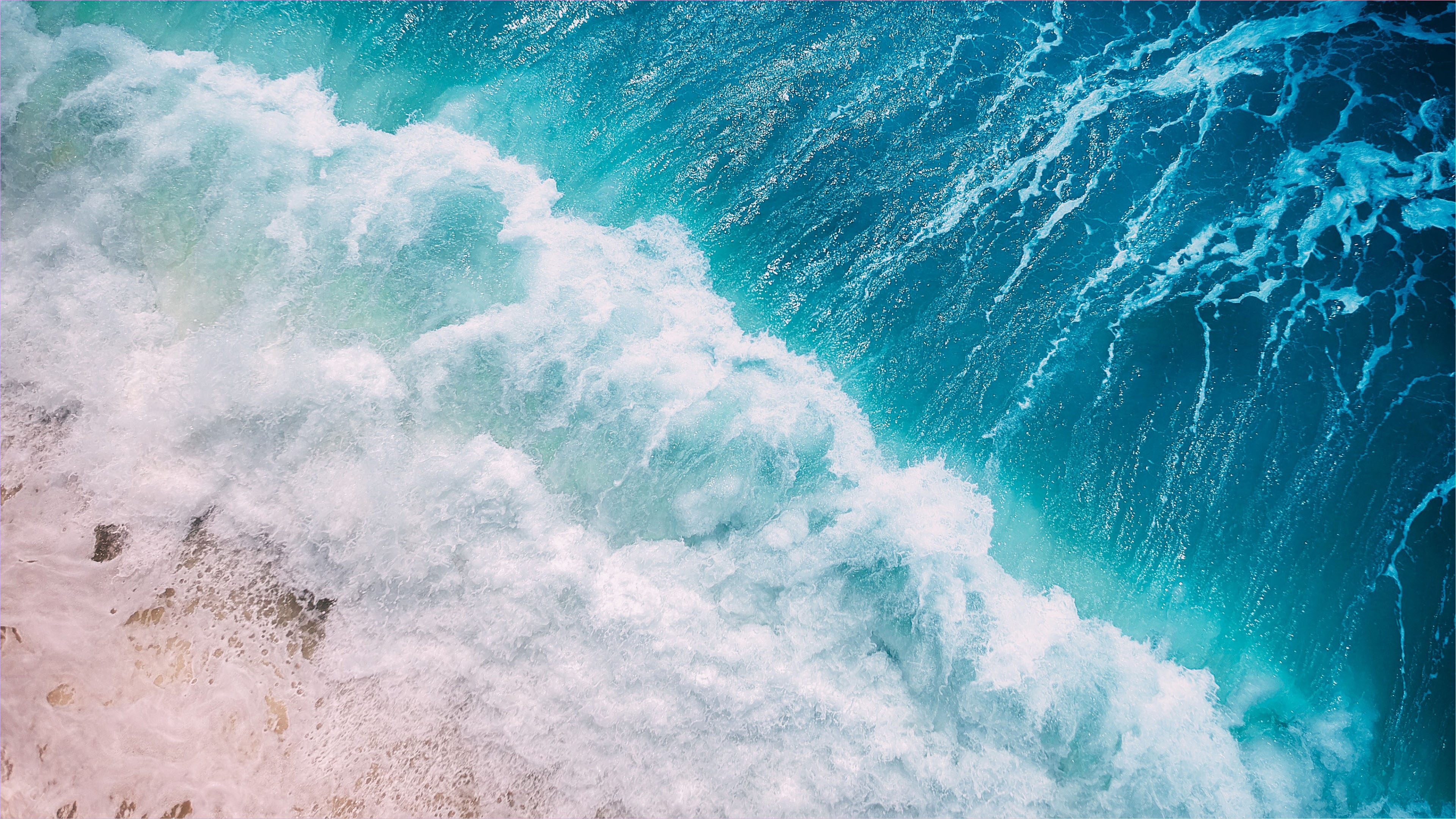 Hình Nền 4K: Những hình nền 4K đẹp nhất của bãi biển sẽ đưa bạn vào một thế giới tuyệt đẹp và sống động nhất. Với độ phân giải cao và màu sắc cực kỳ chân thật, các hình nền sẽ mang lại cho bạn cảm giác như đang đứng trực tiếp tại bờ biển, nghe tiếng sóng và hít thở hương biển.