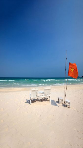 hình nền cờ Việt Nam trên bãi biển