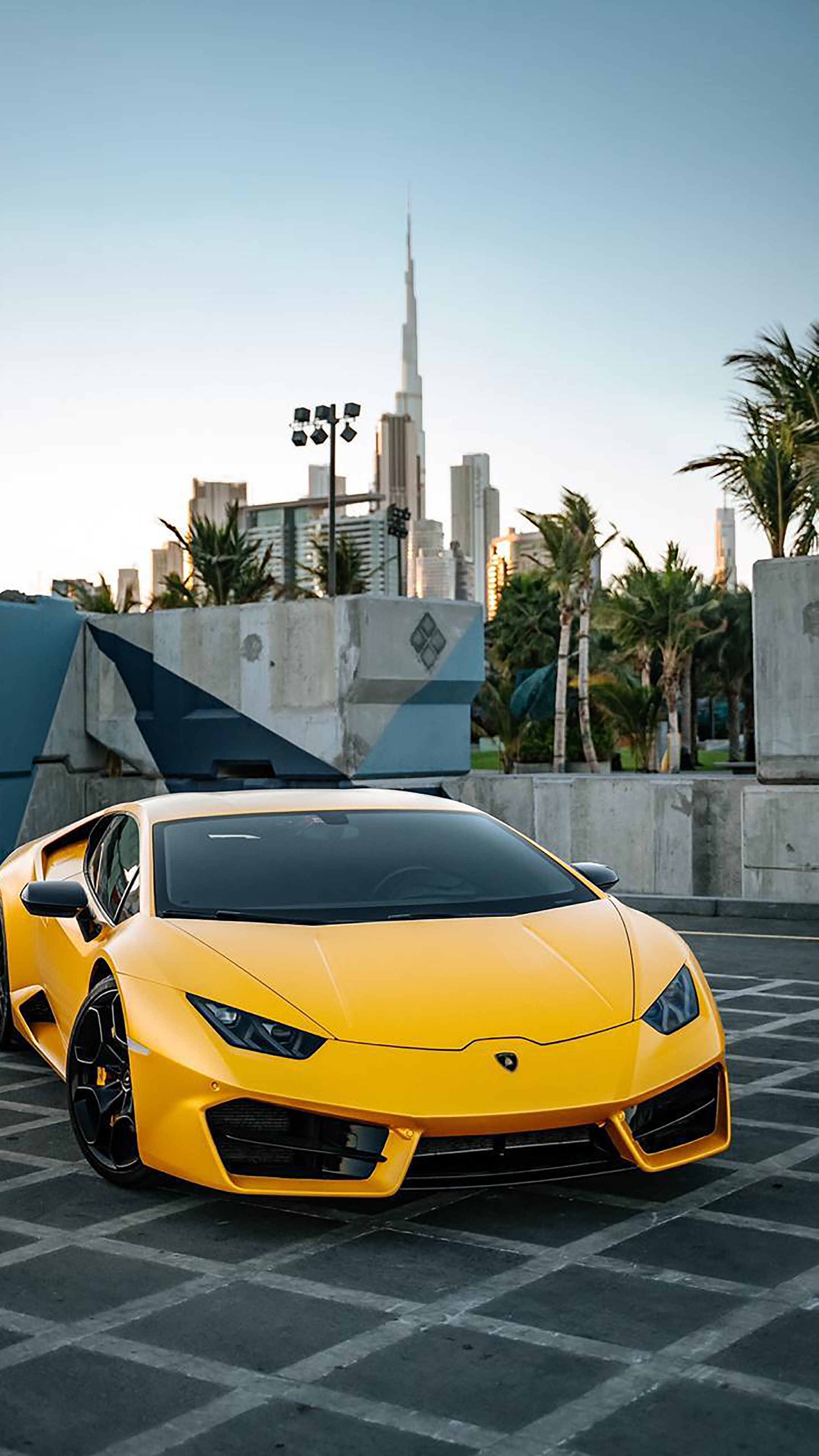 Những chiếc xe Lamborghini luôn là điểm nhấn của mọi triển lãm xe hơi toàn cầu. Với kiểu dáng thể thao, đầy mạnh mẽ cùng chất lượng hoàn hảo, chiếc xe này đã chinh phục được hàng triệu tín đồ tốc độ khó tính nhất. Bạn cũng không thể bỏ qua hình nền Lamborghini - một sản phẩm tuyệt vời để trang trí cho màn hình của bạn. Nhấn play ngay để chiêm ngưỡng những hình ảnh nóng bỏng nhất của siêu xe Lamborghini!
