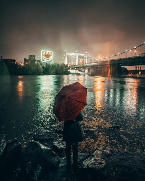 HÌnh nền tâm trạng cô đơn cầm ô đỏ