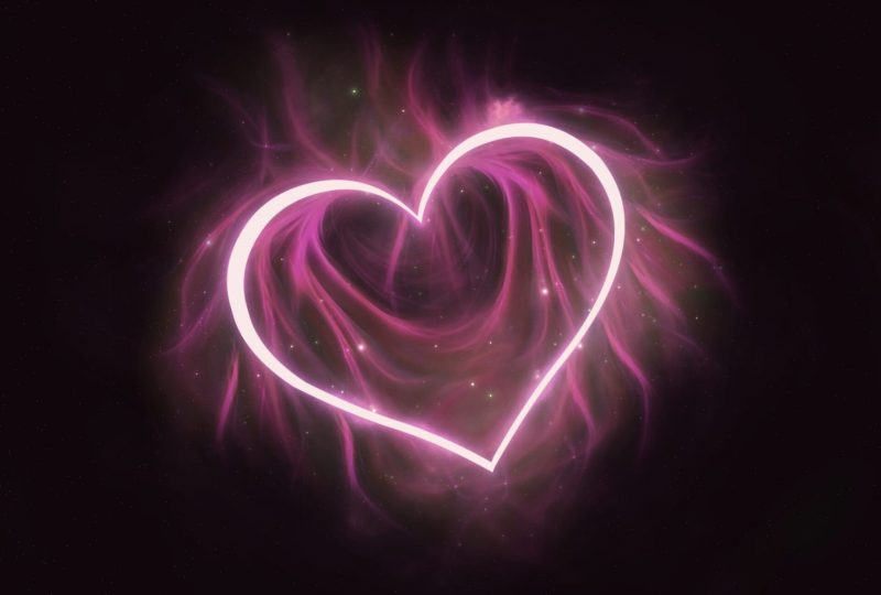 Hình nền trái tim có cánh màu hồng