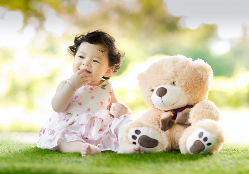 Ảnh baby tóc xoăn đáng yêu