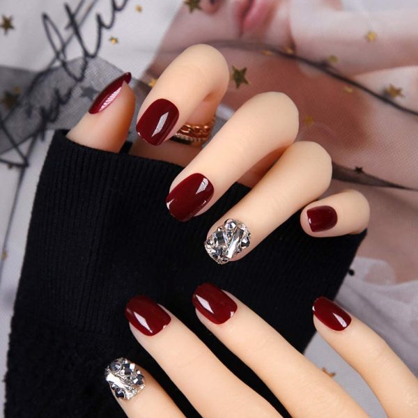 Ảnh mẫu nail màu đỏ rượu đính kim cương
