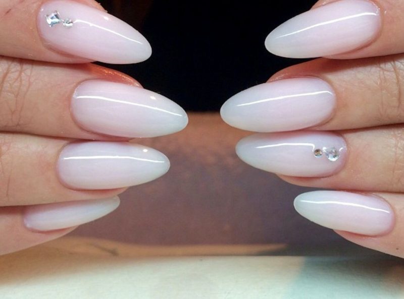 Ảnh mẫu nail màu trắng hồng ombre độc lạ