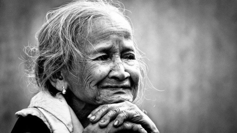 ảnh mẹ già ấm áp