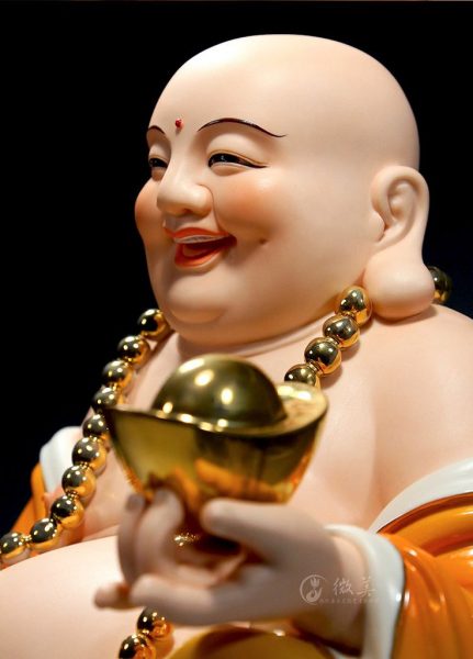 Tượng Phật Di Lặc và những thỏi vàng