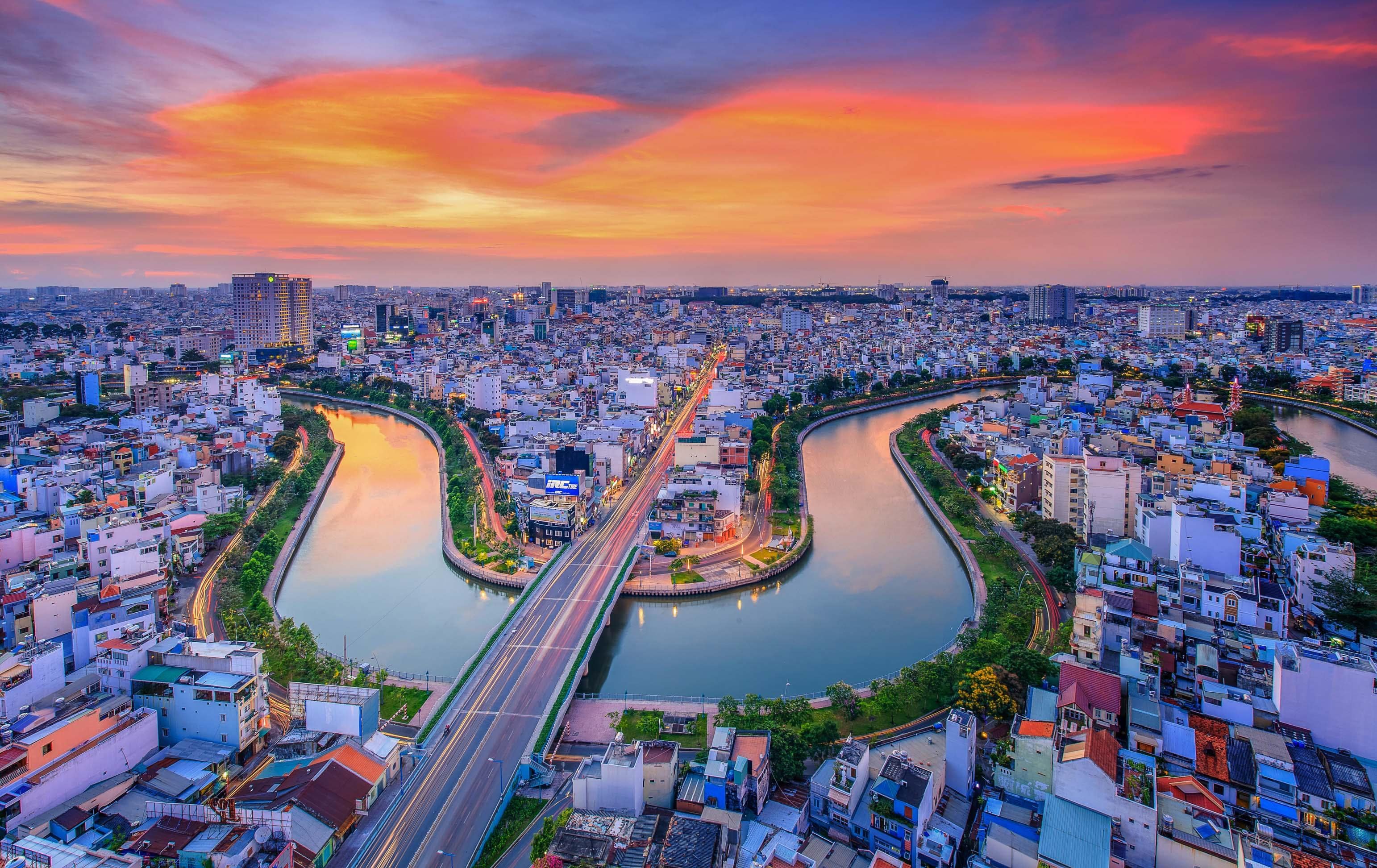 Một bức ảnh đẹp về Sài Gòn sẽ mang đến niềm vui và niềm tự hào cho bất kỳ ai yêu thích thành phố này. Bạn sẽ không bao giờ quên cảm giác ngắm nhìn Sài Gòn từ trên cao, từ một góc nhìn mới lạ. Hãy thưởng thức hình ảnh Sài Gòn tuyệt đẹp của chúng tôi và cảm nhận sự tràn đầy năng lượng của thành phố này.