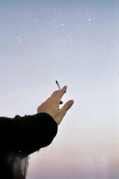 ảnh thuốc lá và bầu trời