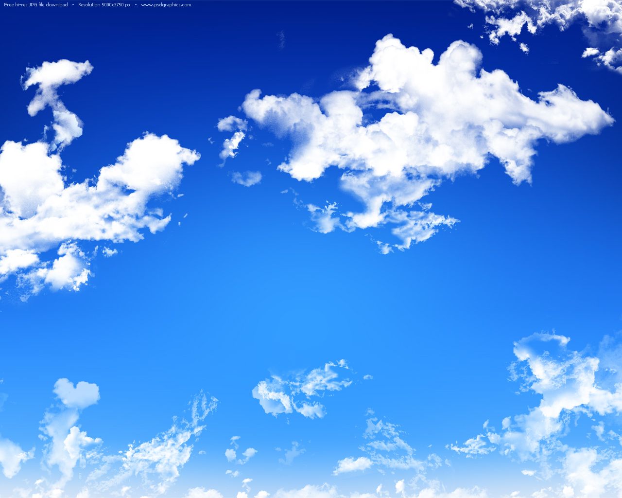 Hãy ngắm nhìn bức ảnh với background bầu trời cao vời này. Bầu trời trong xanh, không một gợn mây nào, giống như một tấm bức tranh hoàn hảo. Cảm giác như đang bay lượn giữa không trung thật tuyệt vời.