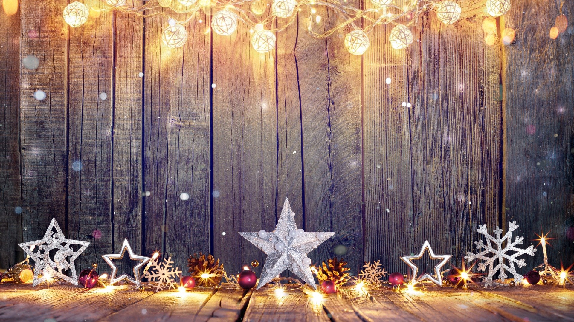 Background Giáng Sinh: Cùng nhau chào đón Giáng Sinh với những background tuyệt đẹp, mang hơi thở của mùa lễ hội để tạo ra không gian rực rỡ và ấm áp cho gia đình và bạn bè trên màn hình của bạn.