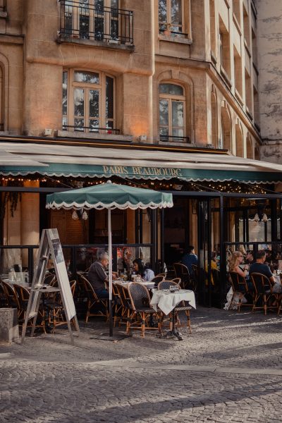 Hình ảnh quán cafe bên đường phố