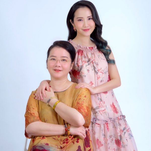 Hình ảnh về mẹ và con gái