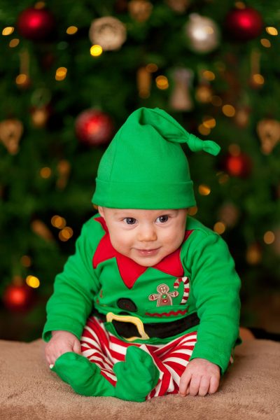 Hình baby mang trang phục chú hề