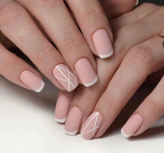 Hình mẫu nail dành cho người da ngăm đen màu hồng pastel