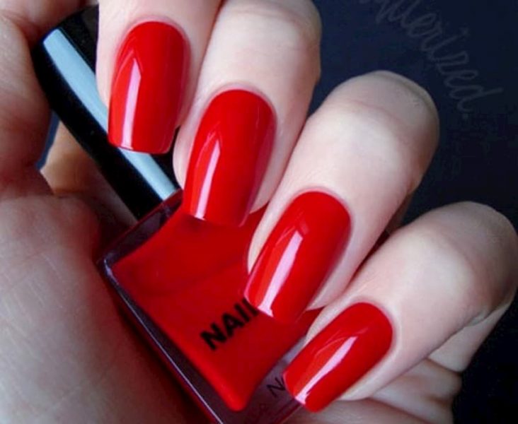 Hình mẫu nail màu đỏ tươi diện tết