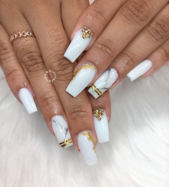 Hình mẫu nail màu trắng dáng móng vuông đẹp