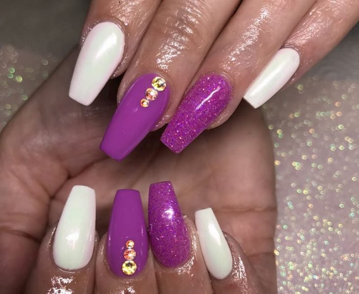 Hình mẫu nail màu trắng tím nữ tính