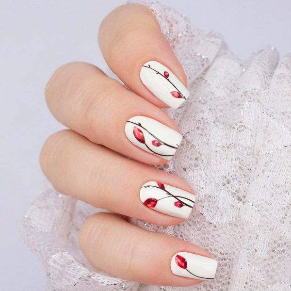 Hình mẫu nail màu trắng vẽ hoa lạ mắt
