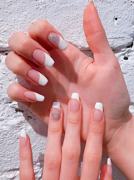 Hình mẫu nail màu trắng viền móng trong suốt