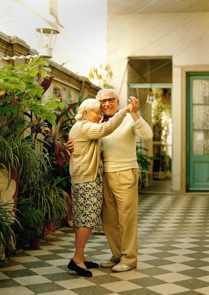 hình nền tình yêu cặp đôi già đáng yêu