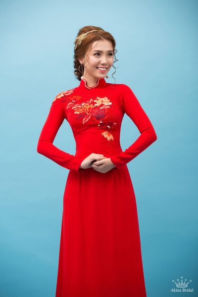 Mẫu áo dài cưới đỏ thêu hoa ngực