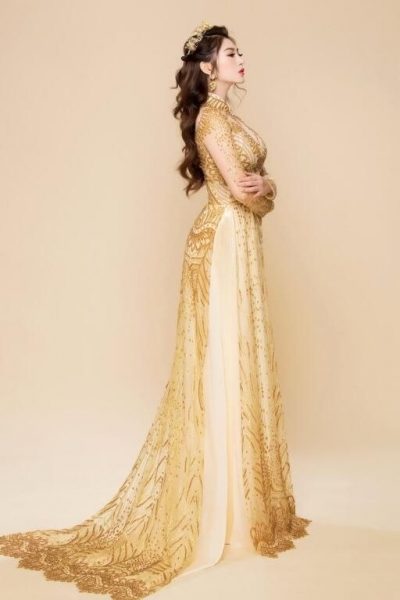 Mẫu áo dài cưới họa tiết đính vàng