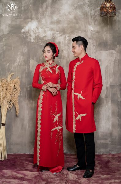 Mẫu áo dài cưới màu đỏ cho cả đôi