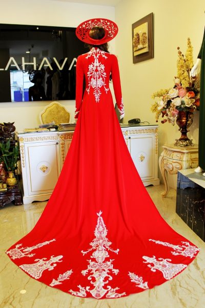 Mẫu áo dài cưới thêu đuôi