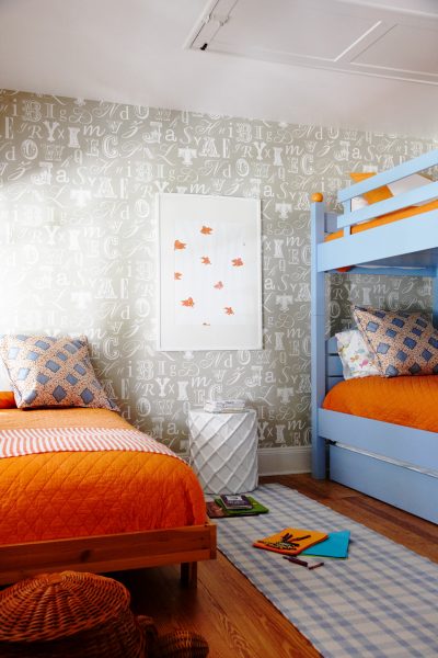 mẫu giường ngủ xanh và cam