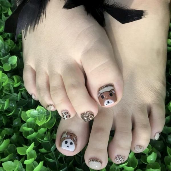 Mẫu nail chân đẹp gấu nâu