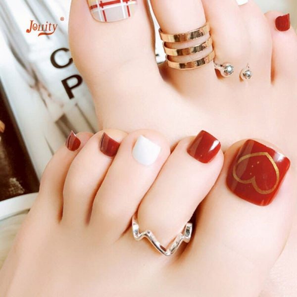 Mẫu nail chân đẹp màu đỏ trắng