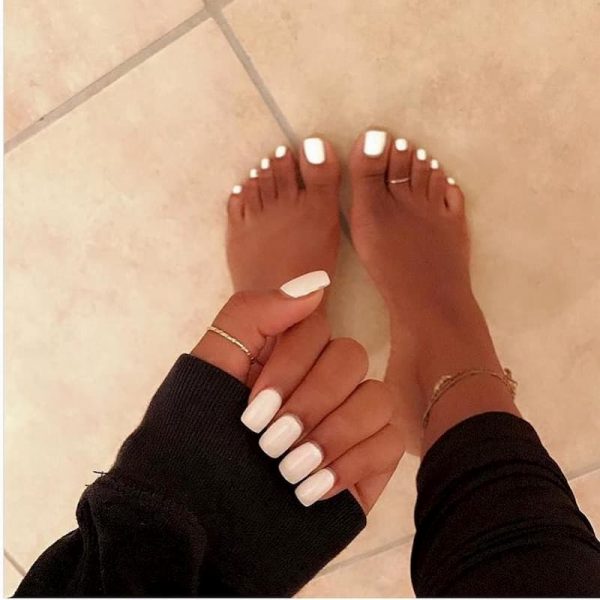 Mẫu nail chân đẹp màu trắng