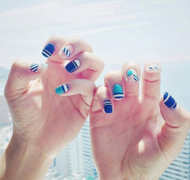 Mẫu nail Hàn Quốc ca rô xanh cô ban