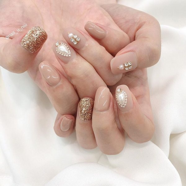 Mẫu nail Hàn Quốc đính đá kết hợp kim tuyến