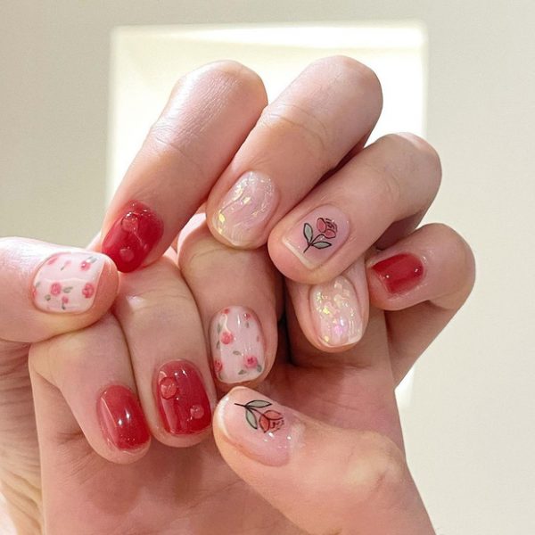 Mẫu nail Hàn Quốc gel trong kết hợp họa tiết hoa nhí