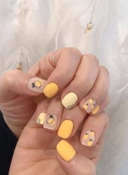 Mẫu nail Hàn Quốc kết hợp họa tiết trái cây