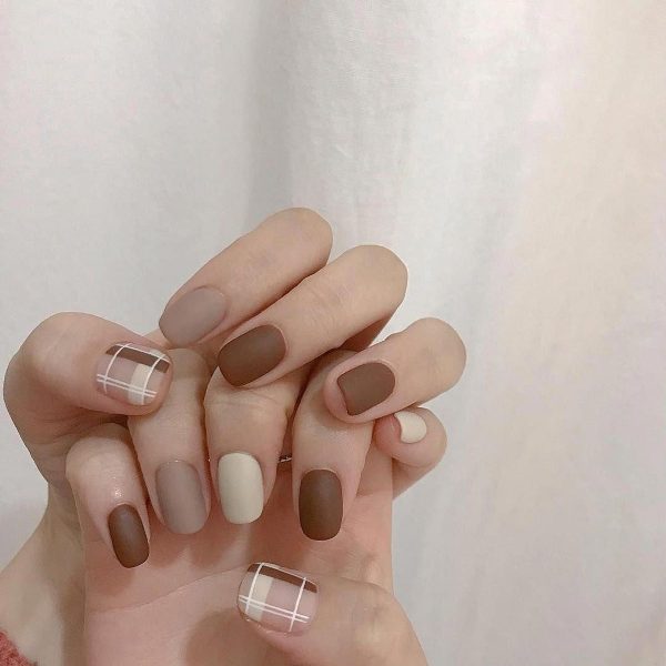 Mẫu nail Hàn Quốc màu son môi đậm
